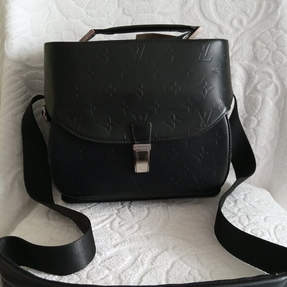 Embossed Monogram Camera Bag/Makeup Case NWT - Picture 9 of 11